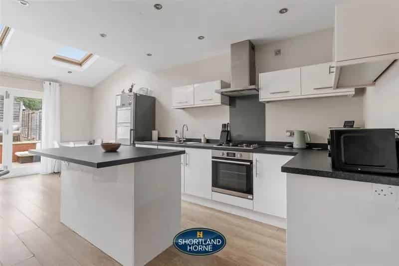 5 Bedroom Semi-Detached House to Rent