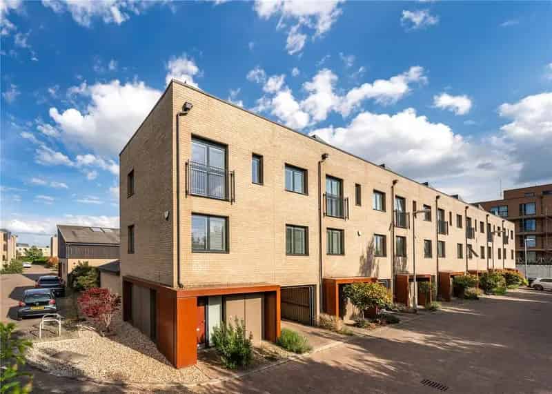 4 bedroom terraced house for sale