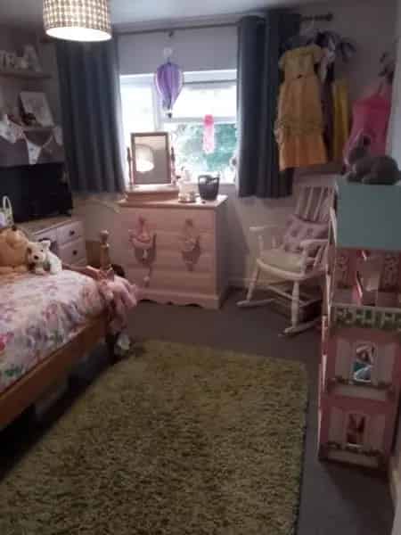3 Bed House with Large Garden and Outbuilding