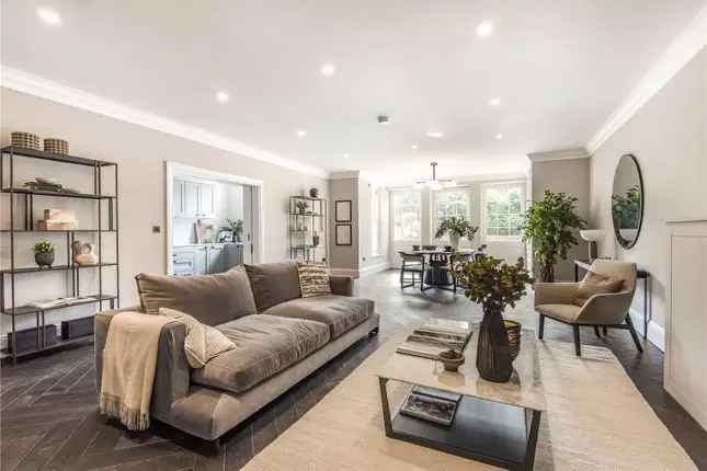 Flat for sale in Crossways, The Bishops Avenue, East Finchley, London N2