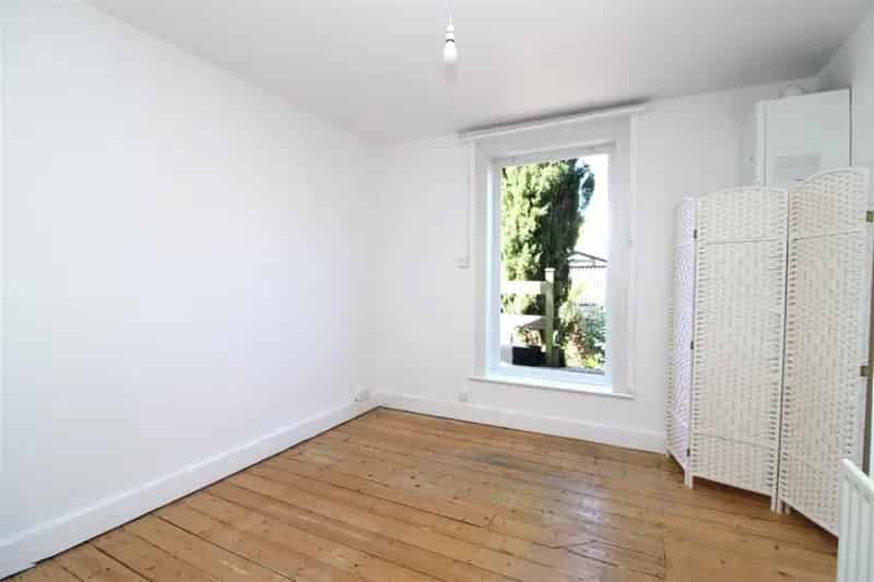 Two Double Bedroom Garden Flat Fiveways Modern Appliances