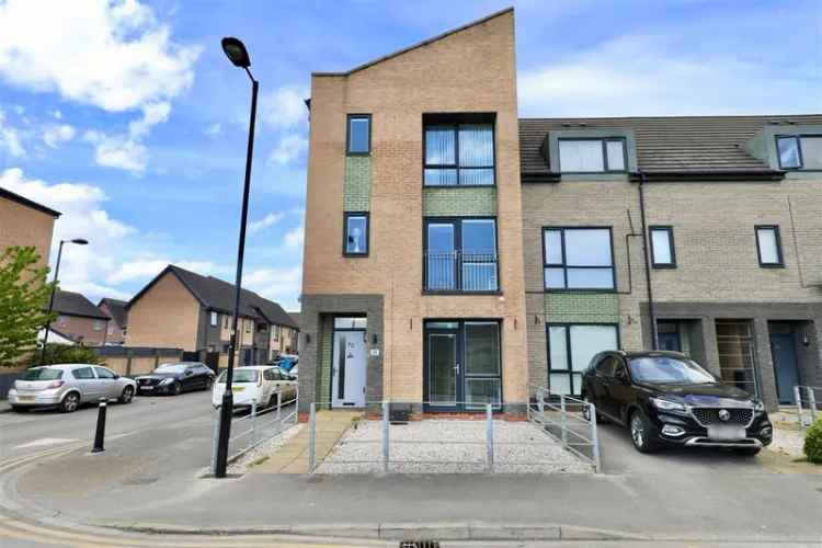 4 Bedroom End of Terrace House for Sale
