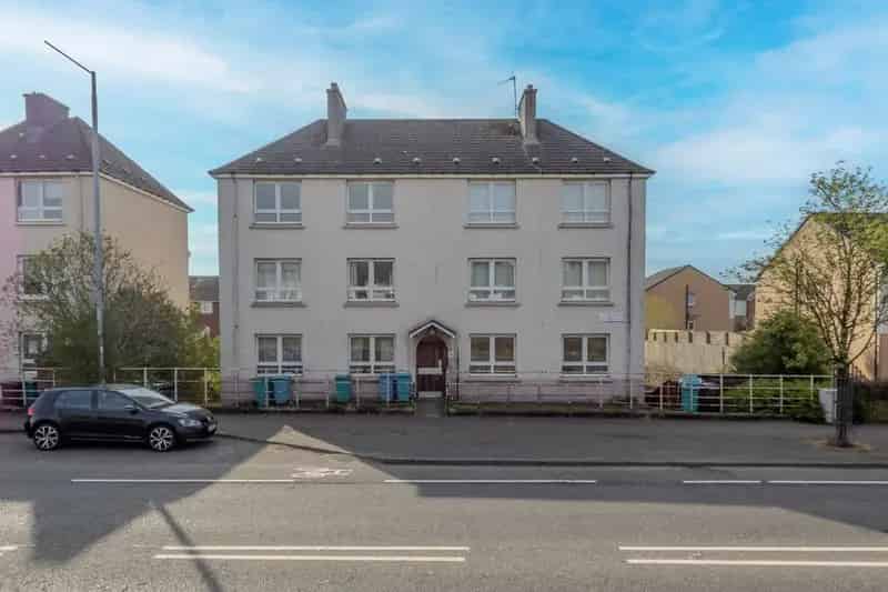1 Bedroom Flat for Sale in Stepps Great Garden Space