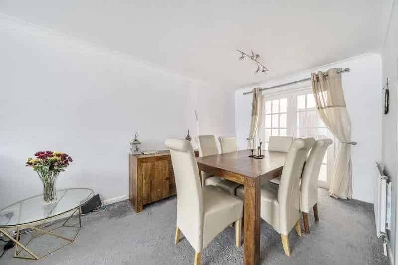 4 bed house for sale