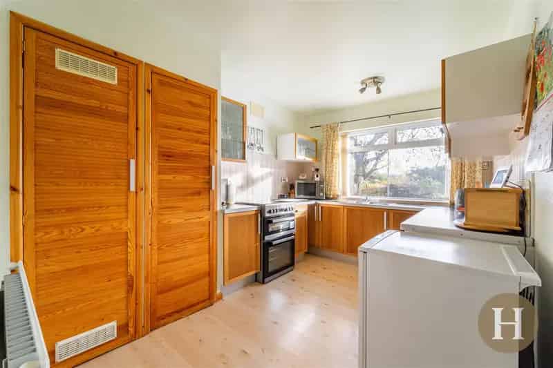 2 Bedroom Flat House to Rent in Walmead Croft