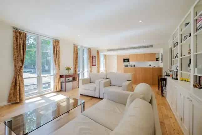Spacious 3-Bed Apartment with Terrace in Vincent Square SW1P
