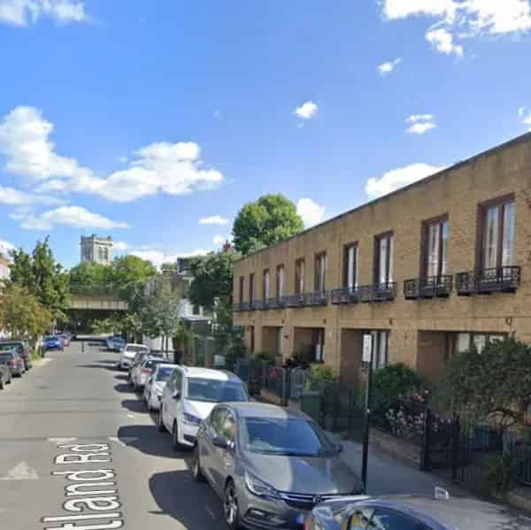 2 Bedroom House Private Garden Quiet Neighborhood