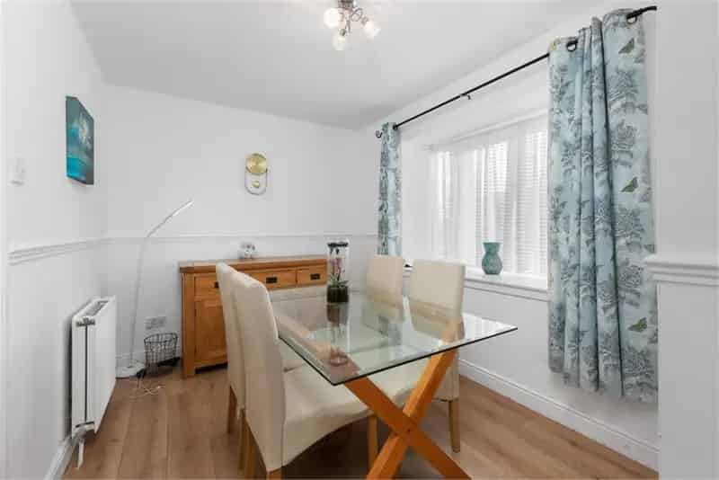 3 Bed Detached House with 2 Reception Rooms