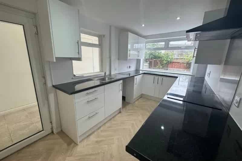 Two Double Bedroom House Near Train Station A45
