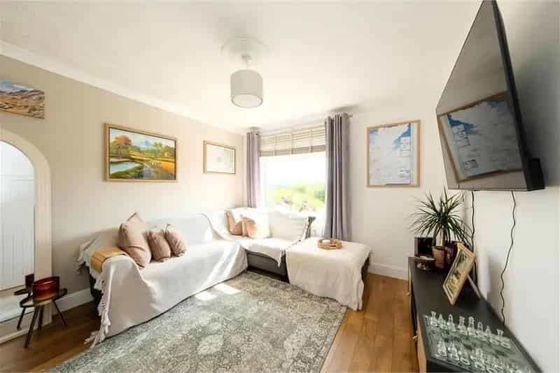 2 Bed Terraced House with 2 Reception Rooms