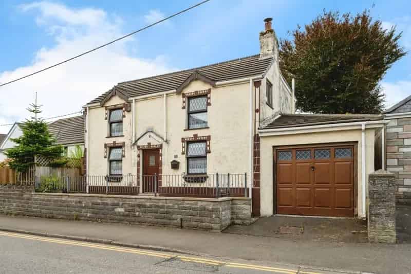 3 bedroom detached house