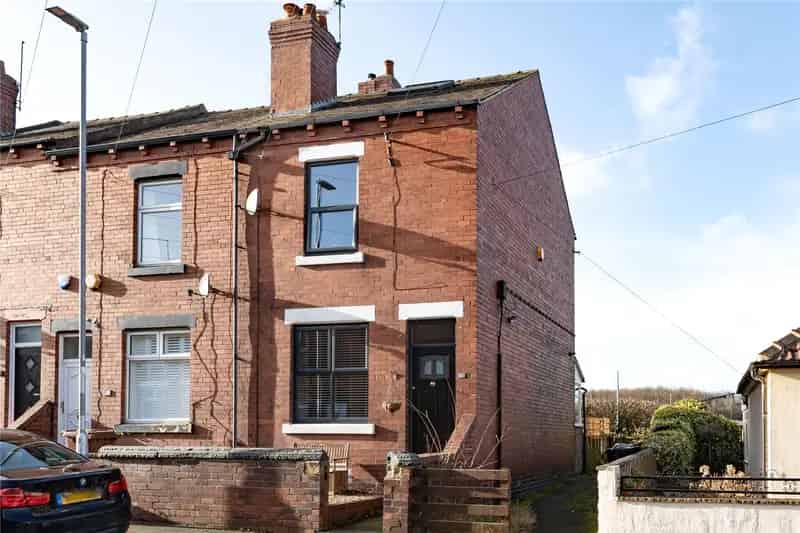 3 Bed Terraced House Rothwell Modern Kitchen Garden