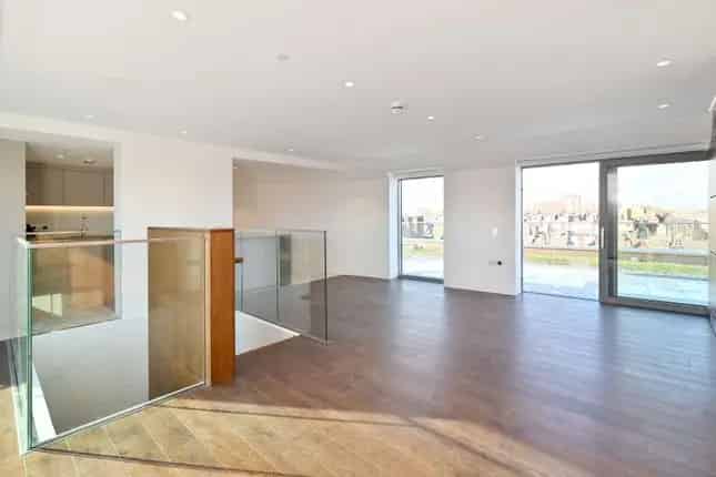 Chelsea Penthouse: Modern Luxury with Skyline Views