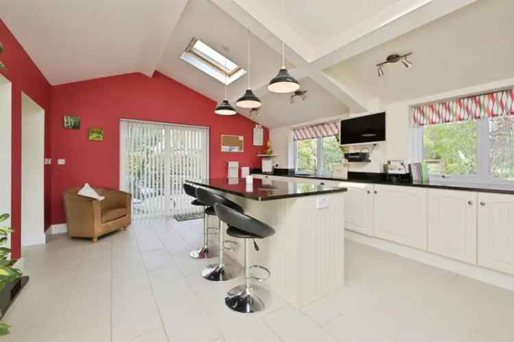 4 Bed Detached Home Donington Large Garden Triple Garage