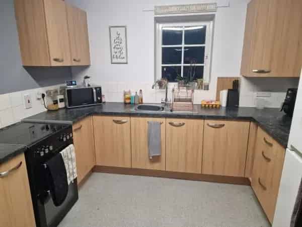 Town Centre Apartment with Parking