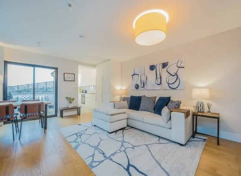 Clapham Common Victorian Apartment - Roof Terrace & Share of Freehold