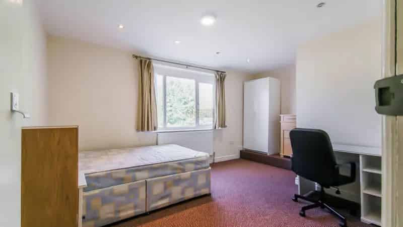 7 Bedroom Student House Near UoB