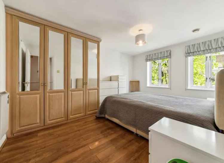 Bright One Bedroom Apartment Kensington High Street Parking