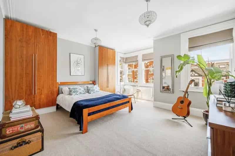4-Bedroom Edwardian Maisonette Near Westfield London