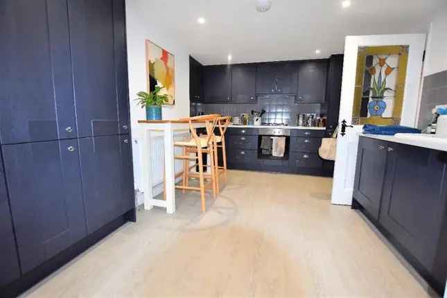 Terraced house to rent in Bingham Street, London N1