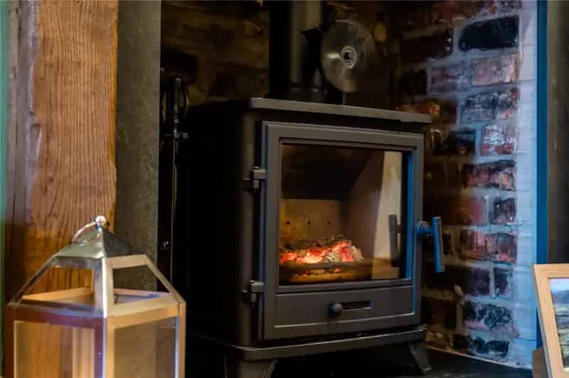 4 Bedroom Semi-Detached Cottage Salesbury