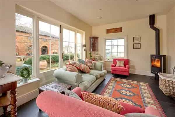 Georgian Property with 6 Bedrooms and 07 Acres of Gardens