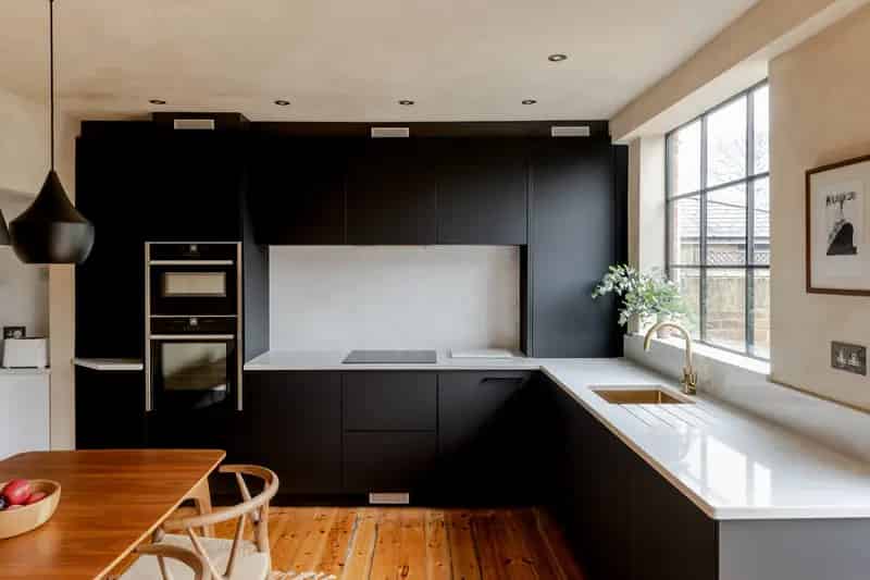 3-Bedroom Victorian House Chelmsford Essex Modern Renovation Near Train Station