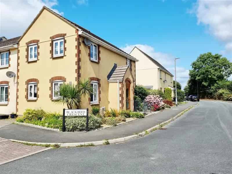 3 Bedroom End Terrace House For Sale