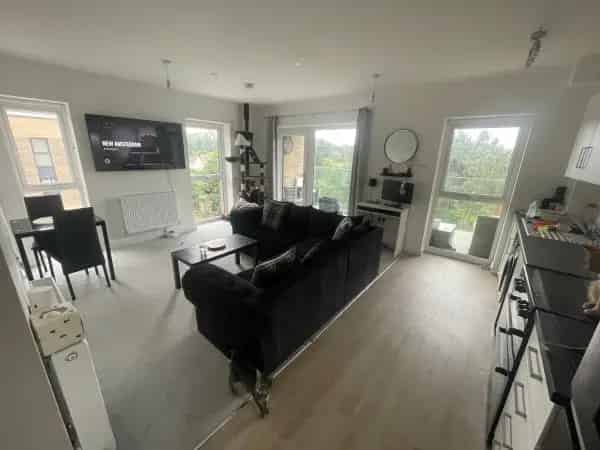 Modern Flat with Balcony and Parking