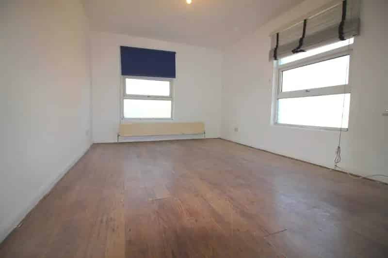 1 Bedroom Flat Acton Central Station Newly Refurbished