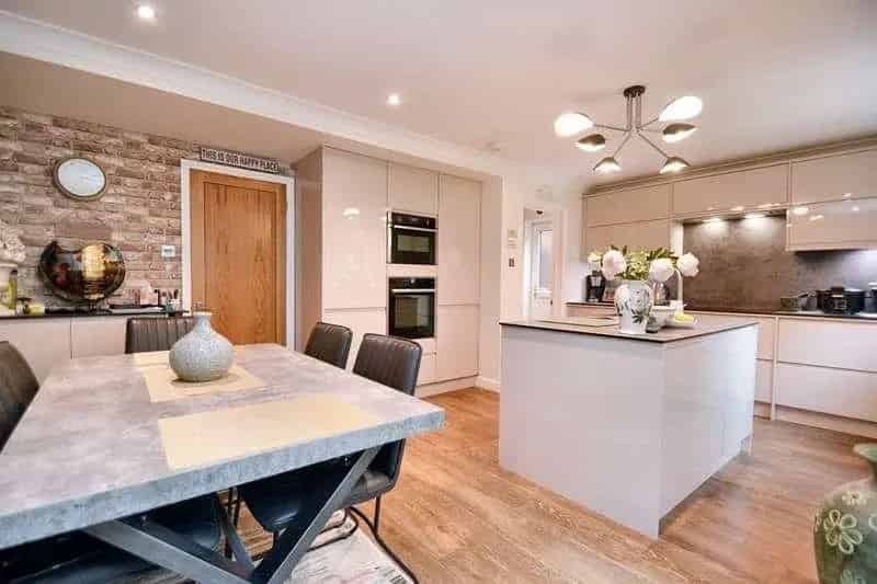 4 Bed House for Sale Extended Refurbished Detached Home