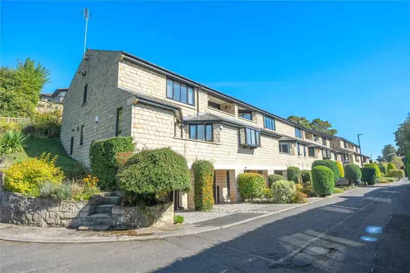 Modern Apartment in Wetherby - 2 Beds, Garage, Ideal for First-Time Buyers