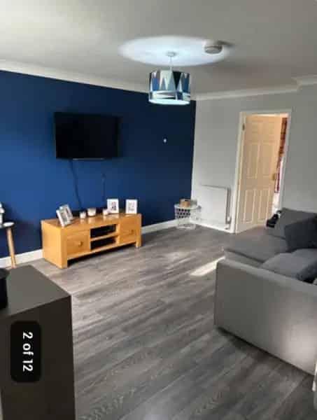 2 Bed House with Garden and Driveway