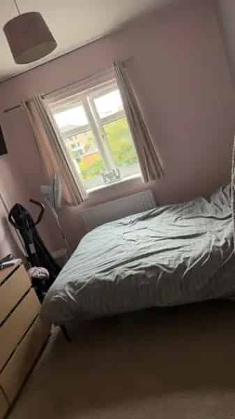 2 Bedroom Flat near Town Centre with Balcony and Lift Access