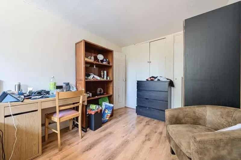 2 bed flat for sale