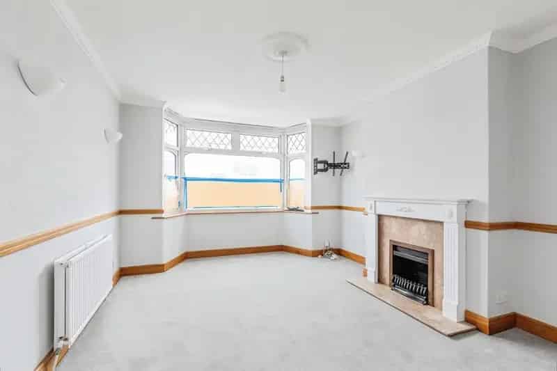 Stylish 3-Bed Mid Terrace House Ashton Vale New Kitchen Bathroom