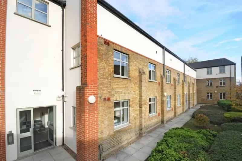 Studio Apartment Lower Sydenham Near Station Amenities