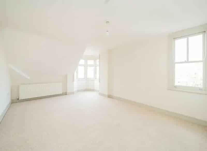 Large 1-Bed Flat Streatham 615sqft Modern Kitchen Chain Free