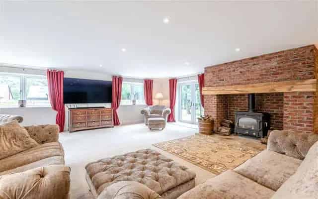 Five Bedroom Detached Family Home with Double Garage and Gardens