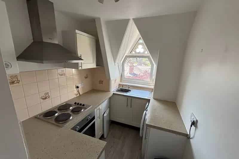 Spacious Studio Apartment in Battenhall Worcester