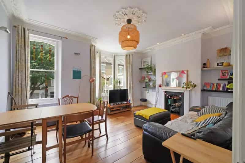 3 bedroom flat for sale