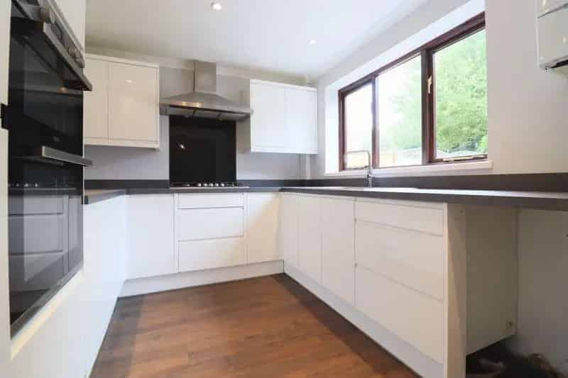 4 Bedroom Detached House To Rent