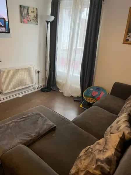 1 Bedroom Flat Near London Bridge Ample Storage
