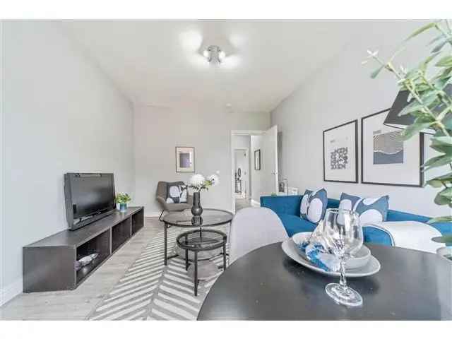 1 Bedroom Flat for Sale - Refurbished and Modern