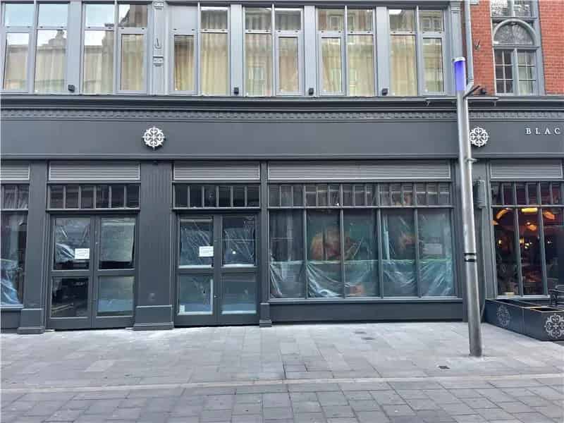 Retail Unit in Iconic Development