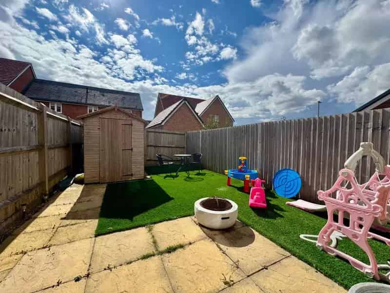 2 bed house for sale