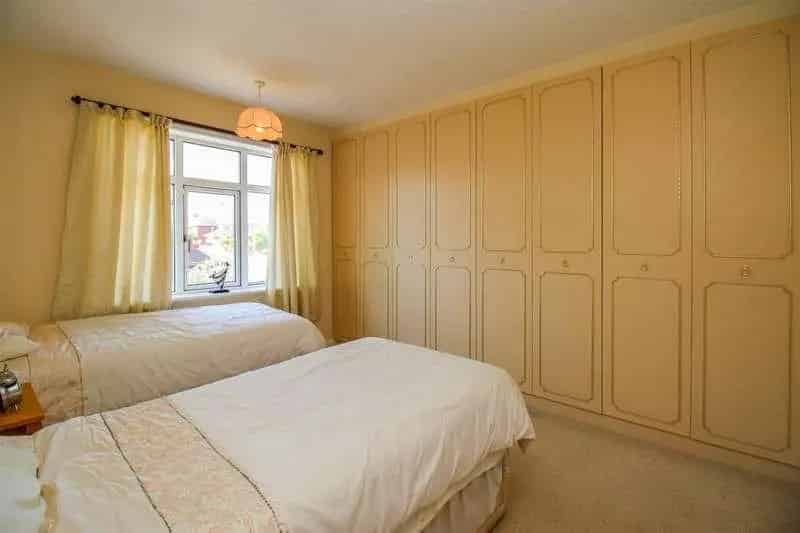3 Bed House for Sale Leeds Road No Chain