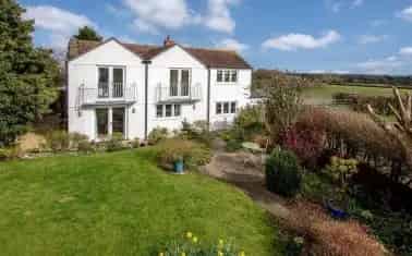 Charming Renovated Cottage with Stunning Views