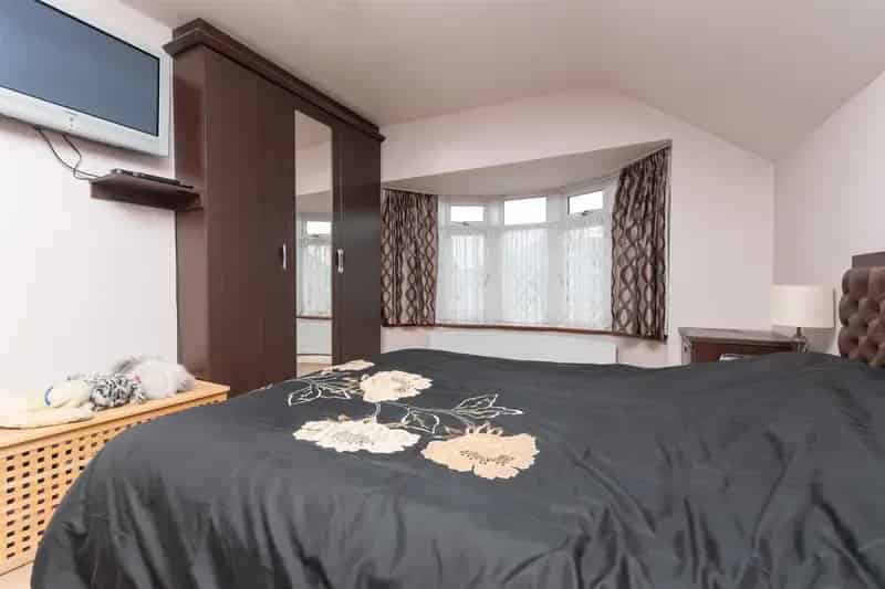 4 Bedroom Semi-Detached House for Sale in South Welling