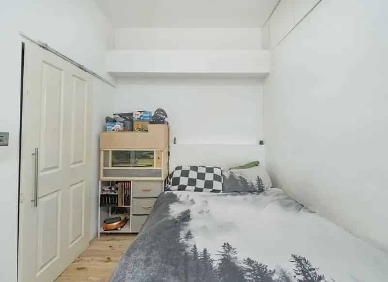 Chain Free Studio Apartment 290 sq ft High Ceilings Large Windows